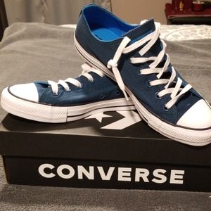 Brand new women's Converse